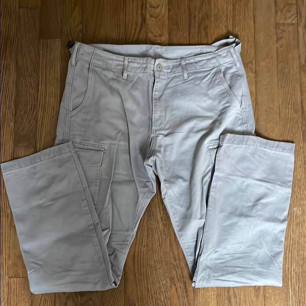 Levis Men's Gray Cargo Pants Size 32 x 32